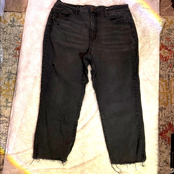 Time and Tru Denim - 377.  Time and Tru Black Ankle Cropped Jeans Size 16